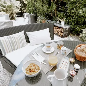 https://ideal-sejour-hotel-de-charme-et-atypique.fr-provencehotel.com